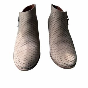 Lucky Brand Brielley Suede Booties Taupe Perforated Size 7.5